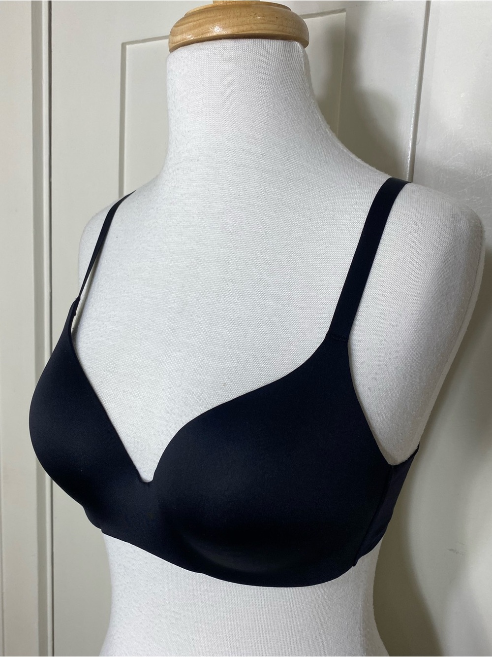 Uniqlo Black Padded Wireless Bra 34/36 AA A B - Picture 2 of 12